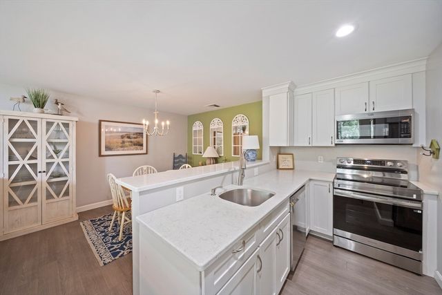 100 Parks St 18, Duxbury, MA 02332