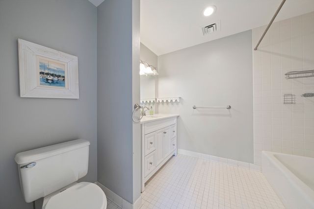 100 Parks St 18, Duxbury, MA 02332