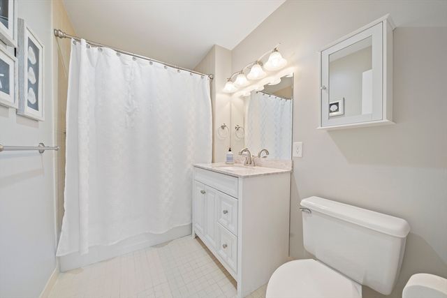 100 Parks St 18, Duxbury, MA 02332