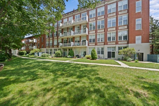100 Parks St 18, Duxbury, MA 02332