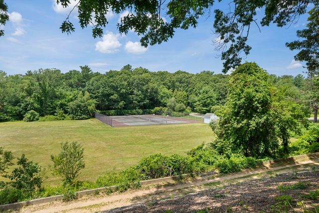 100 Parks St 18, Duxbury, MA 02332