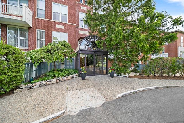 100 Parks St 18, Duxbury, MA 02332