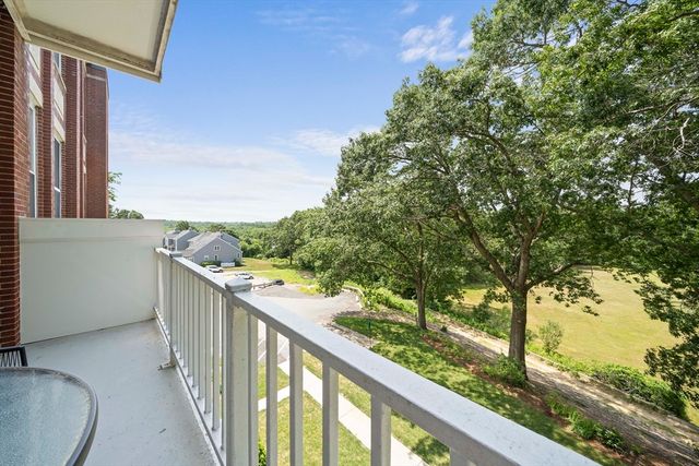100 Parks St 18, Duxbury, MA 02332