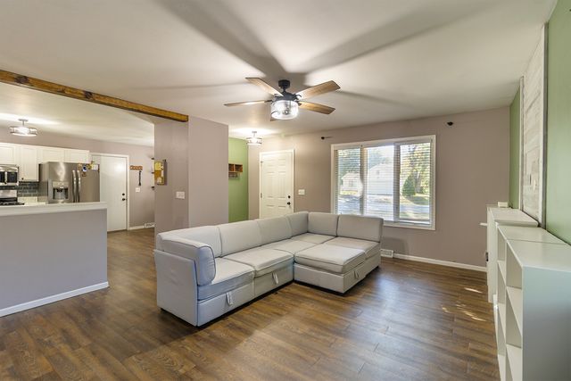 115 SE LAMPLIGHTER LOOP SE, Poplar Grove, IL 61065