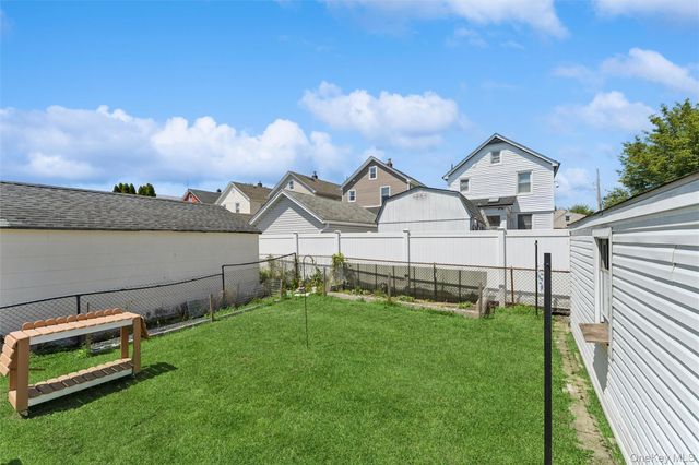 646 Benris Avenue, Franklin Square, NY 11010