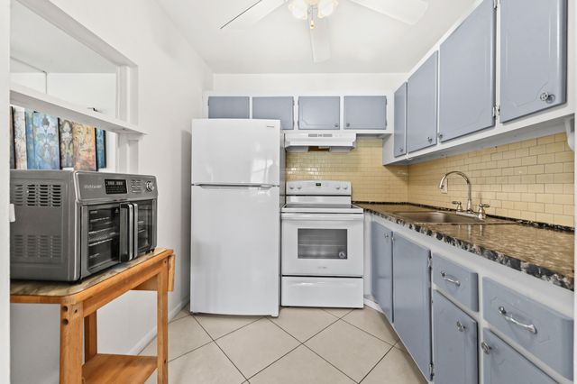 305 Norwich M, West Palm Beach, FL 33417