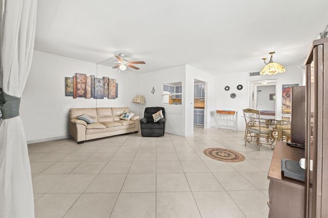 305 Norwich M, West Palm Beach, FL 33417