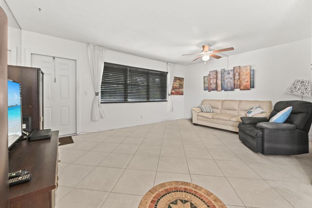 305 Norwich M, West Palm Beach, FL 33417