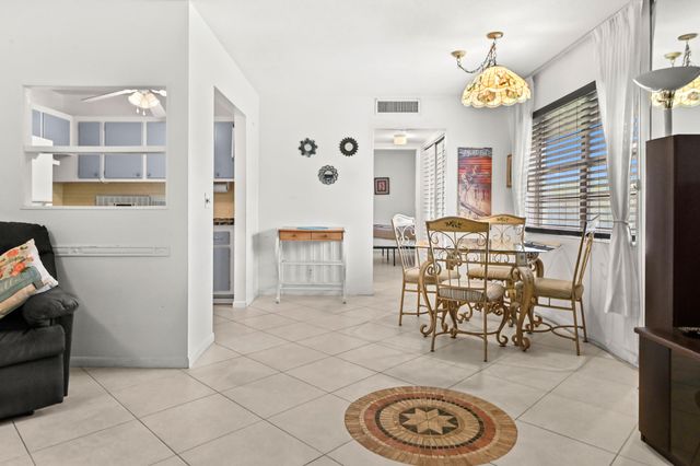 305 Norwich M, West Palm Beach, FL 33417