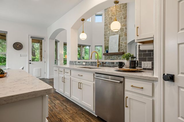 300 Apache DR, Cedar Park, TX 78613