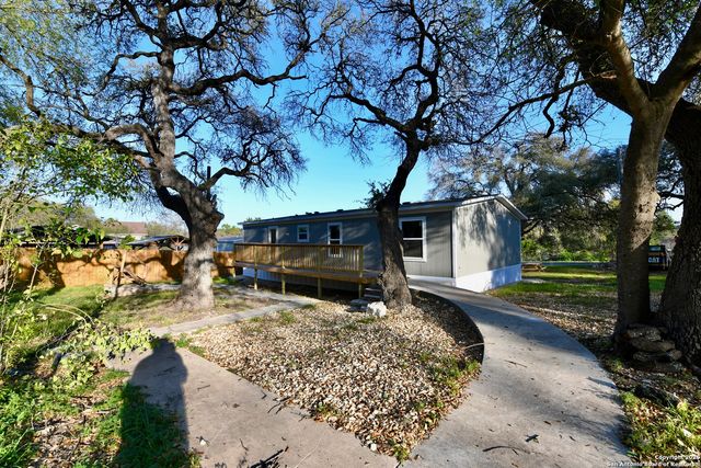 909 PINE EAGLE LN, San Antonio, TX 78260