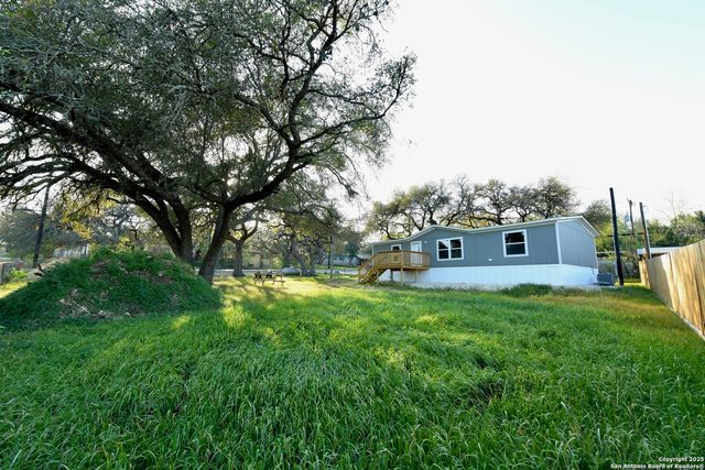 909 PINE EAGLE LN, San Antonio, TX 78260