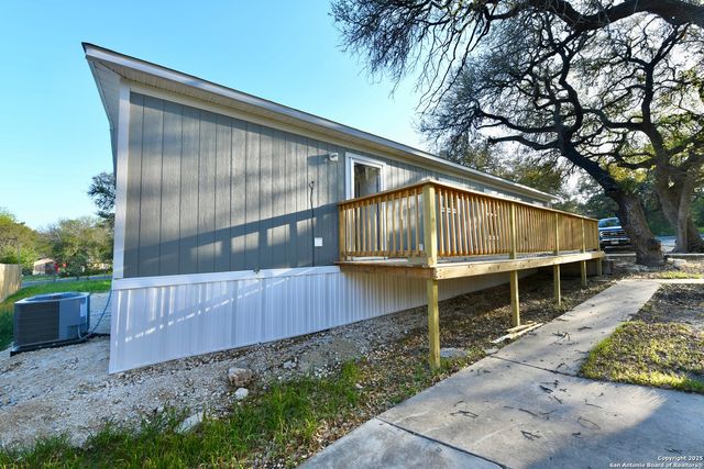 909 PINE EAGLE LN, San Antonio, TX 78260