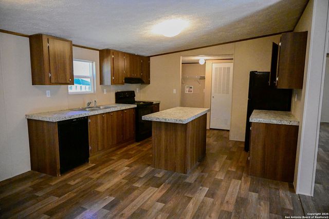 909 PINE EAGLE LN, San Antonio, TX 78260