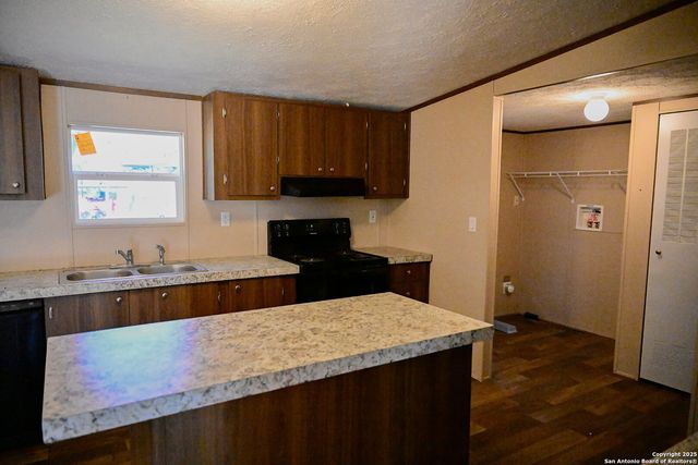 909 PINE EAGLE LN, San Antonio, TX 78260