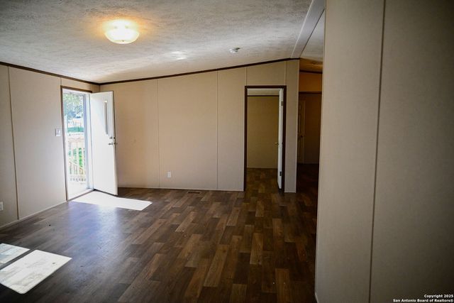 909 PINE EAGLE LN, San Antonio, TX 78260
