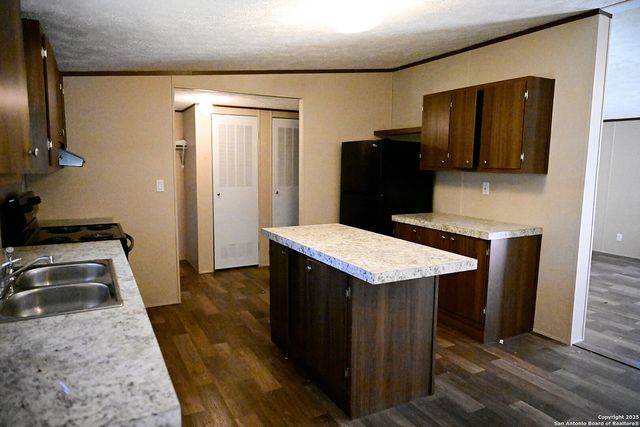 909 PINE EAGLE LN, San Antonio, TX 78260