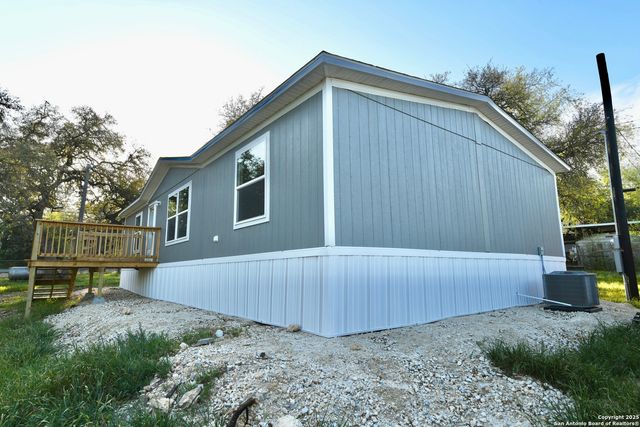 909 PINE EAGLE LN, San Antonio, TX 78260