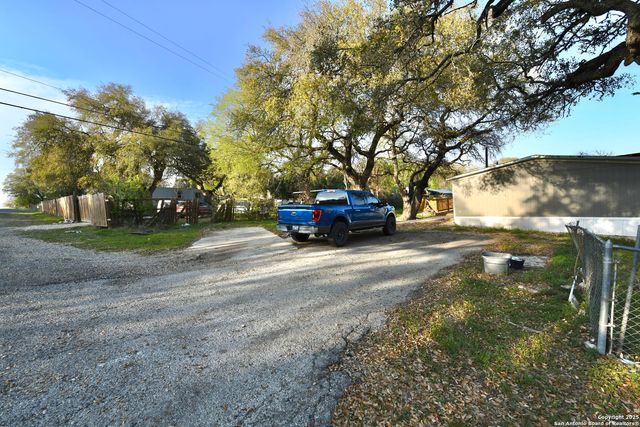 909 PINE EAGLE LN, San Antonio, TX 78260