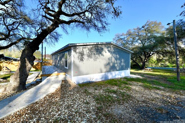 909 PINE EAGLE LN, San Antonio, TX 78260