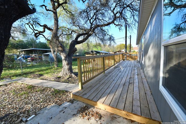 909 PINE EAGLE LN, San Antonio, TX 78260