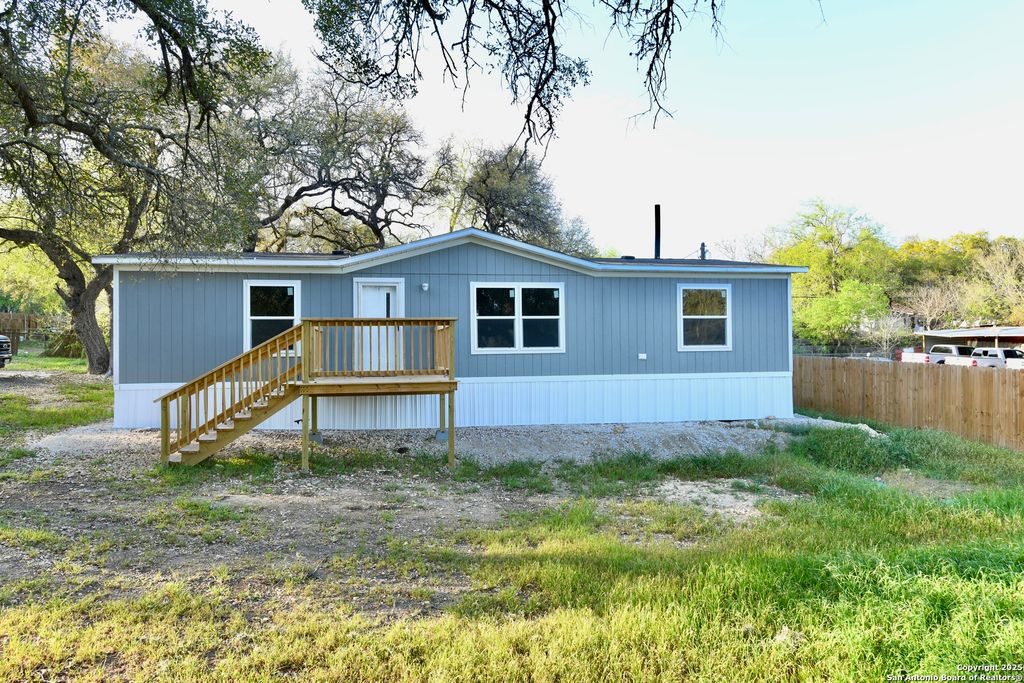 909 PINE EAGLE LN, San Antonio, TX 78260