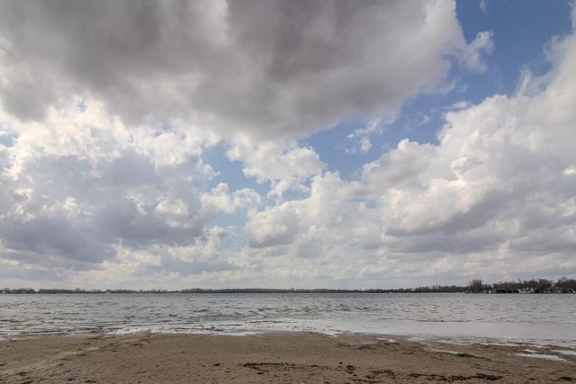 6105 S State Road 10, Knox, IN 46534