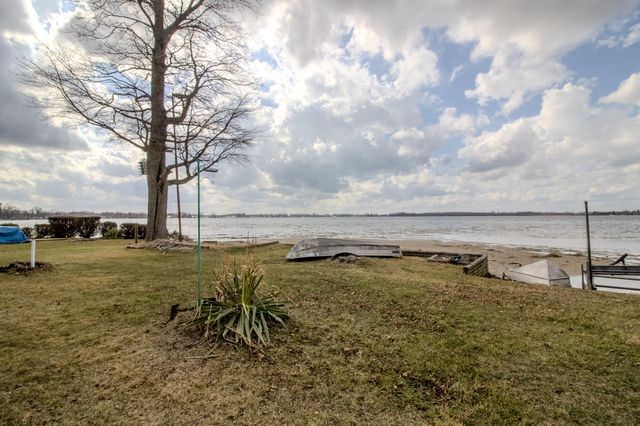 6105 S State Road 10, Knox, IN 46534