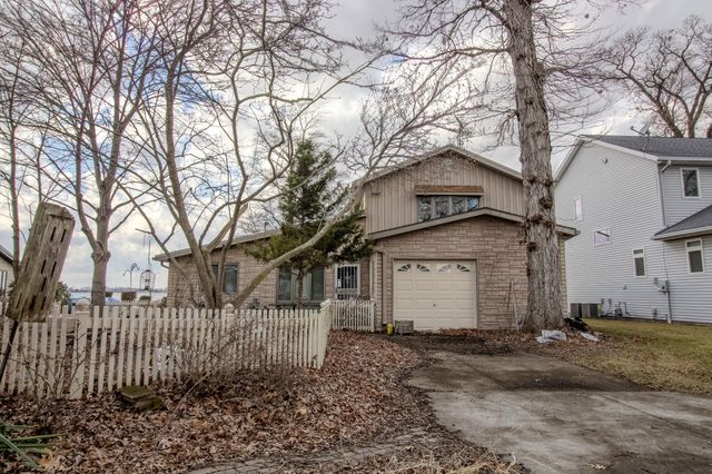 6105 S State Road 10, Knox, IN 46534