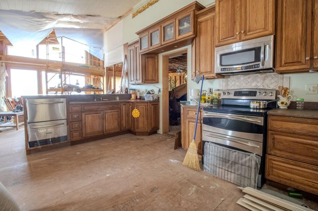 6105 S State Road 10, Knox, IN 46534