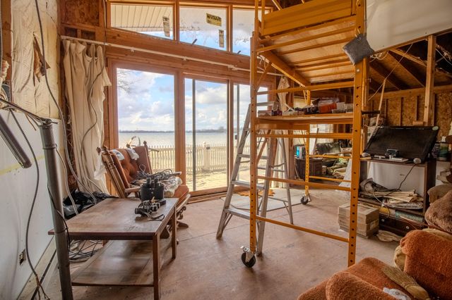 6105 S State Road 10, Knox, IN 46534