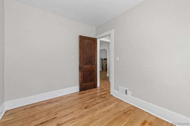2058 Cartier Street, Flint, MI 48504