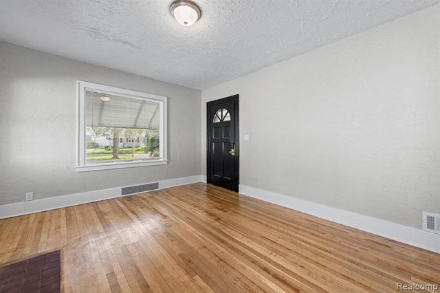 2058 Cartier Street, Flint, MI 48504