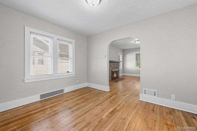 2058 Cartier Street, Flint, MI 48504