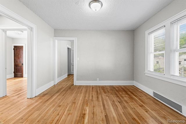 2058 Cartier Street, Flint, MI 48504