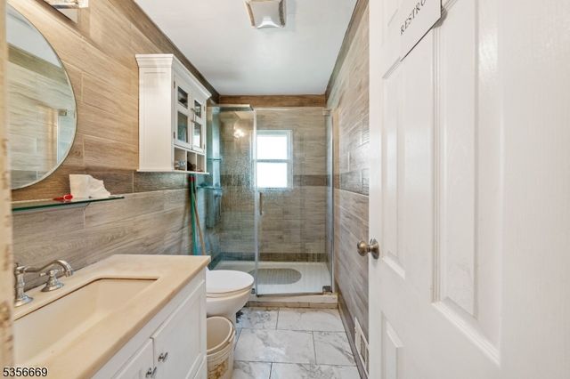 1005 Nora Dr, Linden City, NJ 07036