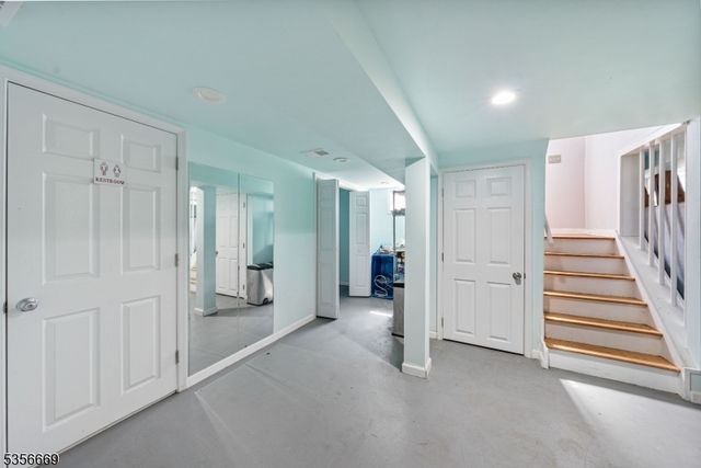 1005 Nora Dr, Linden City, NJ 07036