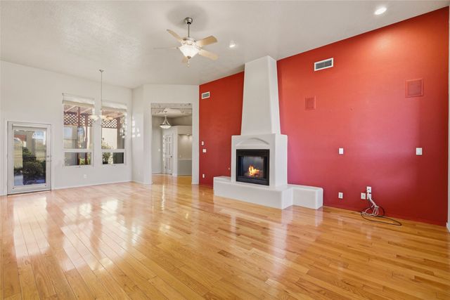 500 Laguna Seca Lane NW, Albuquerque, NM 87104