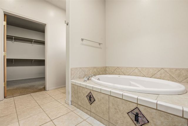 500 Laguna Seca Lane NW, Albuquerque, NM 87104