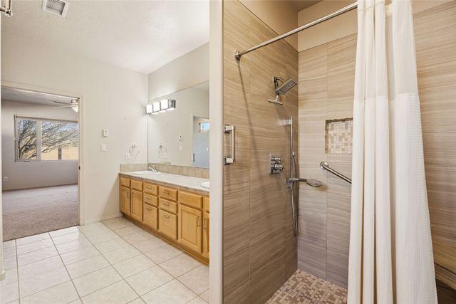 500 Laguna Seca Lane NW, Albuquerque, NM 87104