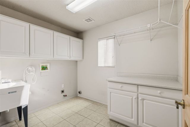 500 Laguna Seca Lane NW, Albuquerque, NM 87104