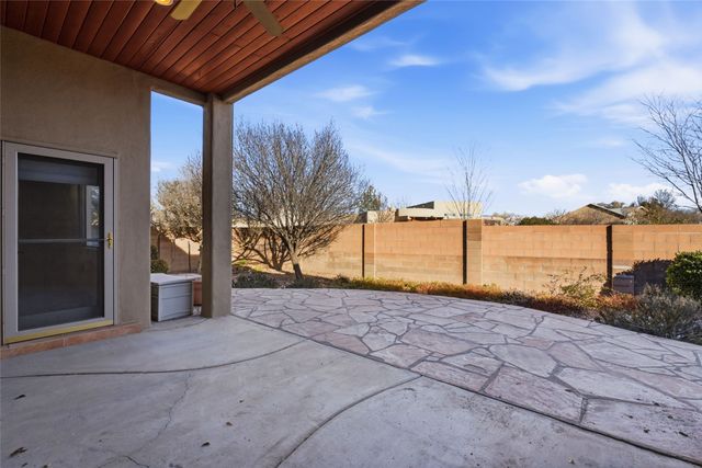 500 Laguna Seca Lane NW, Albuquerque, NM 87104