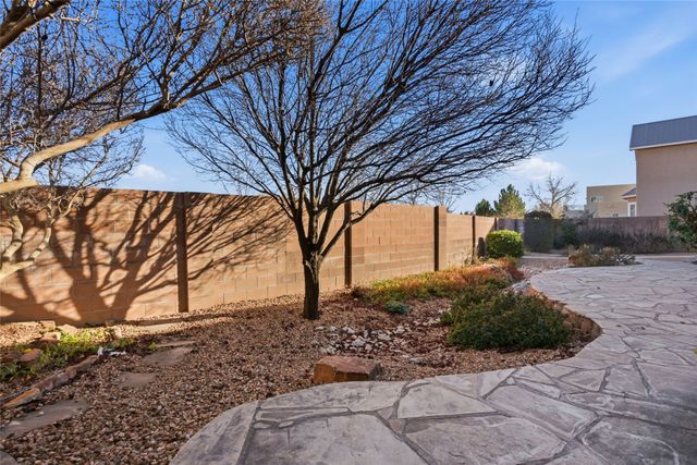 500 Laguna Seca Lane NW, Albuquerque, NM 87104