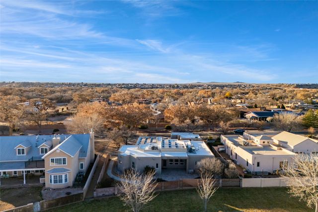 500 Laguna Seca Lane NW, Albuquerque, NM 87104