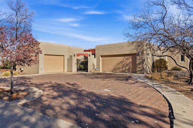 500 Laguna Seca Lane NW, Albuquerque, NM 87104