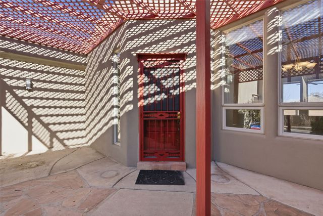 500 Laguna Seca Lane NW, Albuquerque, NM 87104