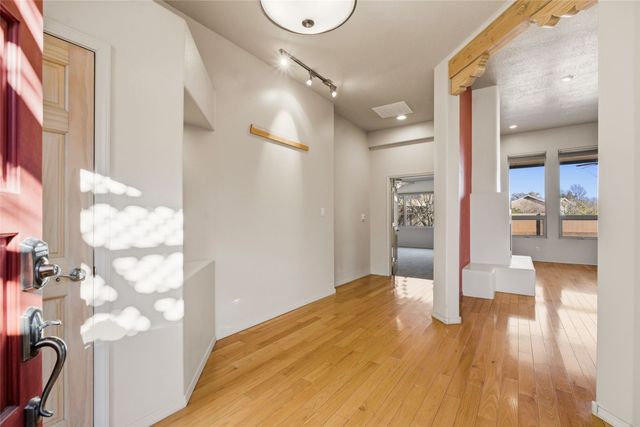 500 Laguna Seca Lane NW, Albuquerque, NM 87104