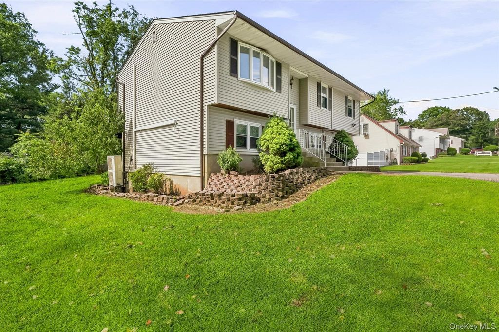 2 Maple Avenue, Orangeburg, NY 10962 — photo 2