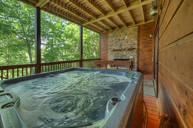92 Fish Trap Road, Blue Ridge, GA 30513