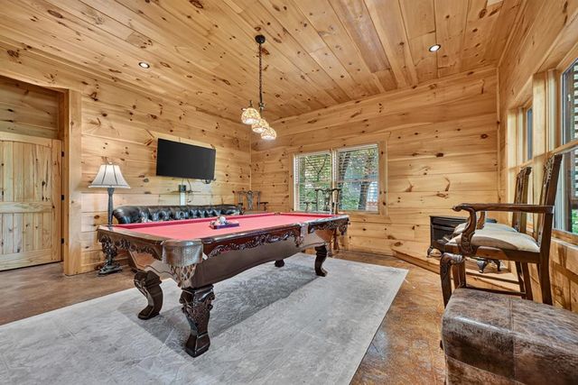 92 Fish Trap Road, Blue Ridge, GA 30513